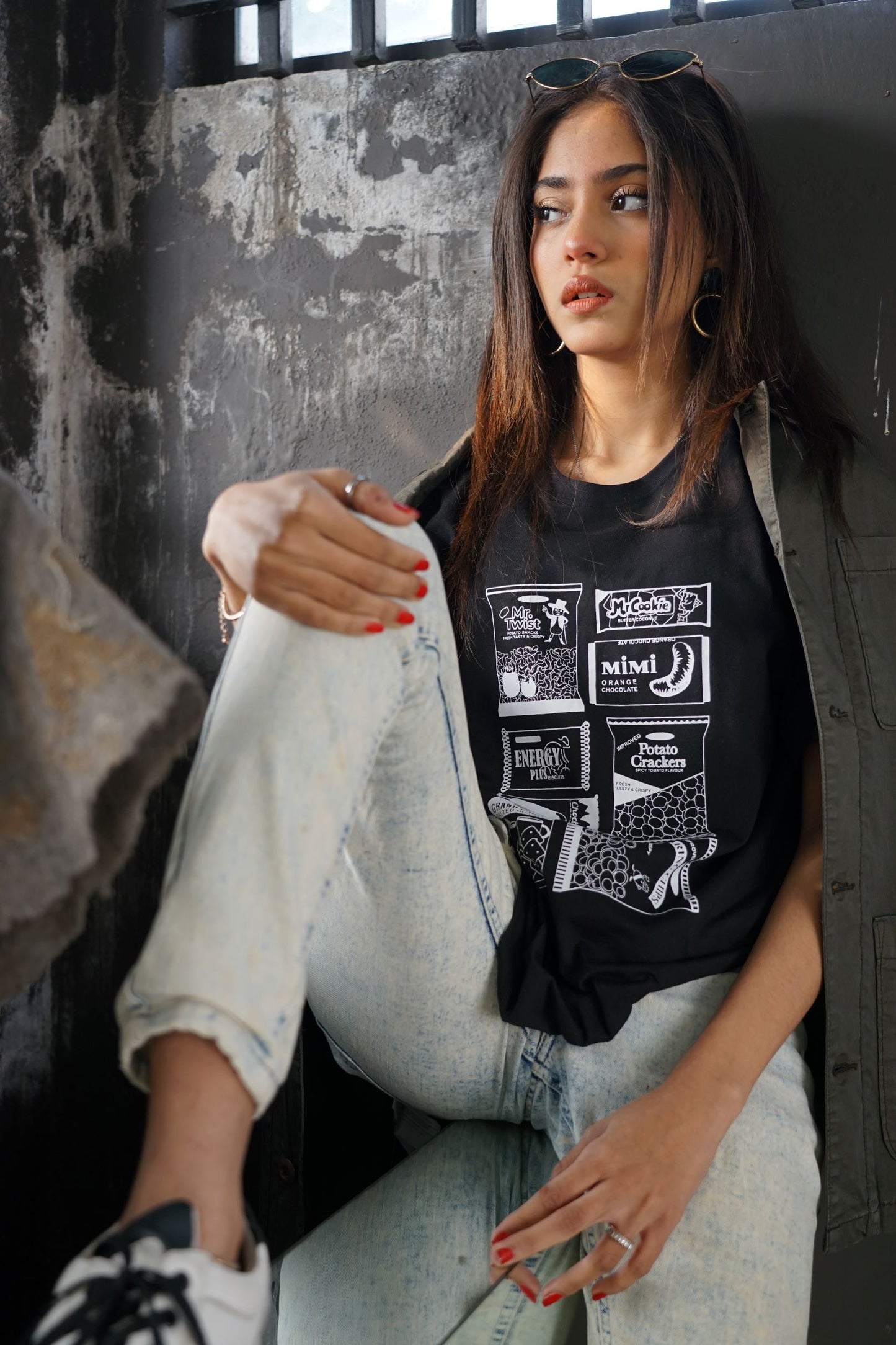 1990's Nostalgia Graphic Tee - Bosphorus Fashion Ltd.